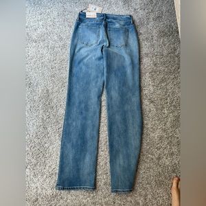 NYDJ Marilyn straight jeans. New with tags. Size 4.